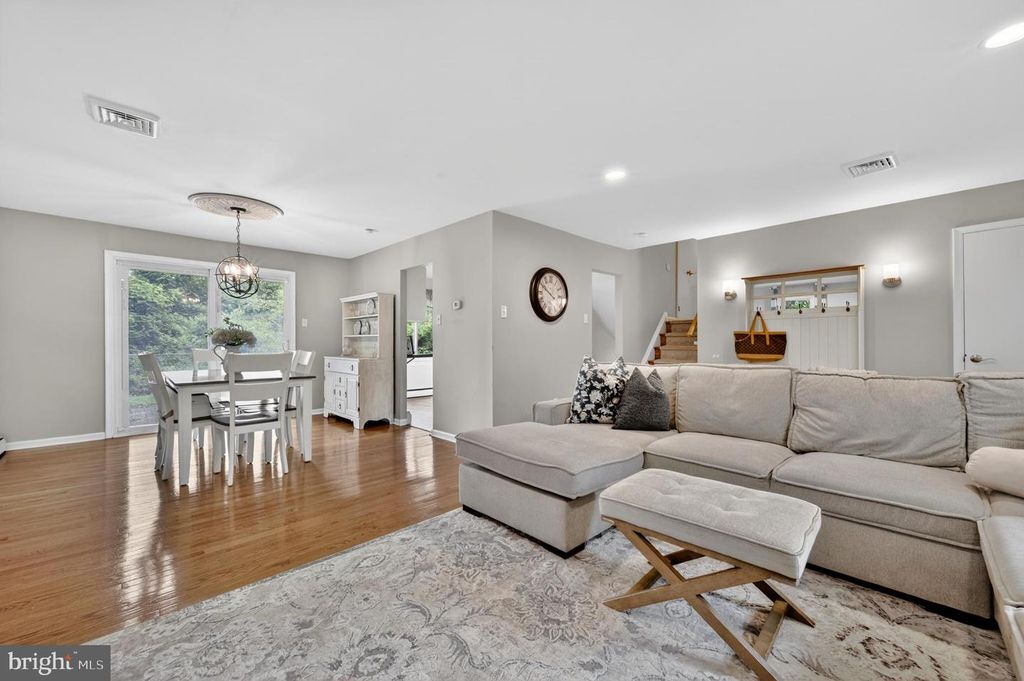 511 W MARSHALL ST, WEST CHESTER, PA 19380 — photo 3