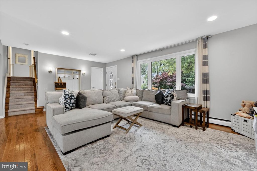 511 W MARSHALL ST, WEST CHESTER, PA 19380 — photo 4