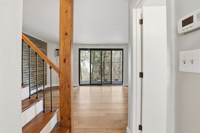 33 Valencia Drive, Nashua, NH 03062