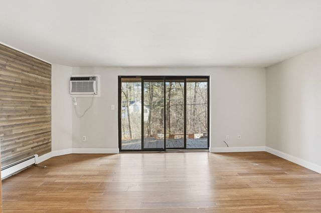 33 Valencia Drive, Nashua, NH 03062