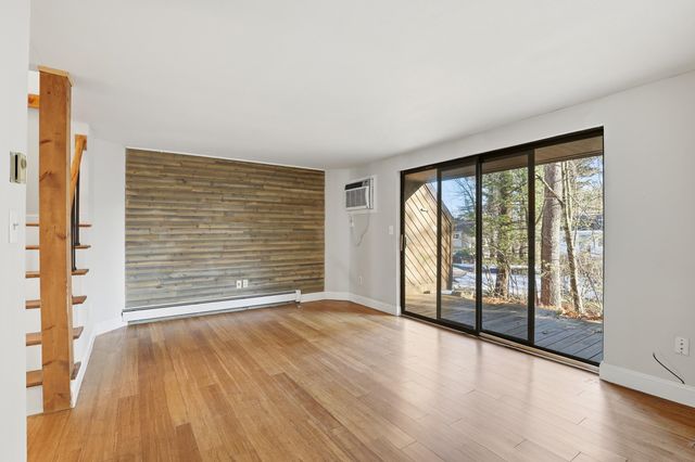 33 Valencia Drive, Nashua, NH 03062