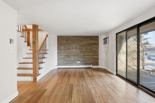 33 Valencia Drive, Nashua, NH 03062