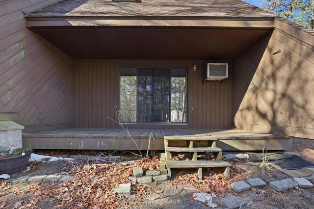 33 Valencia Drive, Nashua, NH 03062