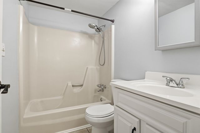 33 Valencia Drive, Nashua, NH 03062