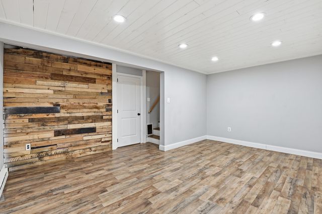 33 Valencia Drive, Nashua, NH 03062