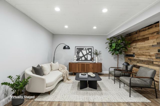 33 Valencia Drive, Nashua, NH 03062