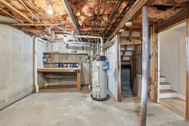 33 Valencia Drive, Nashua, NH 03062