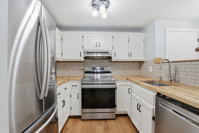 33 Valencia Drive, Nashua, NH 03062