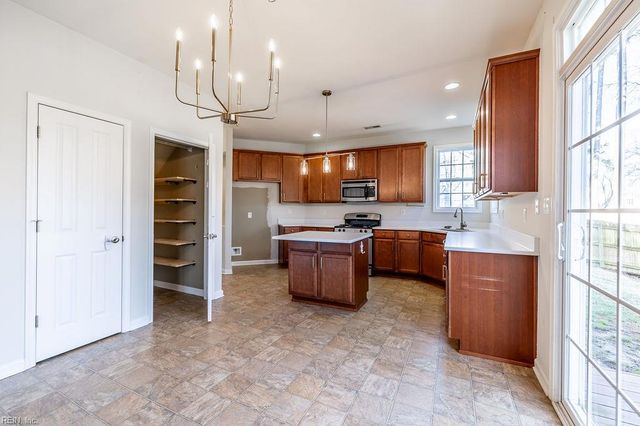 2404 Brush Creek LN, Virginia Beach, VA 23454