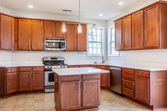 2404 Brush Creek LN, Virginia Beach, VA 23454