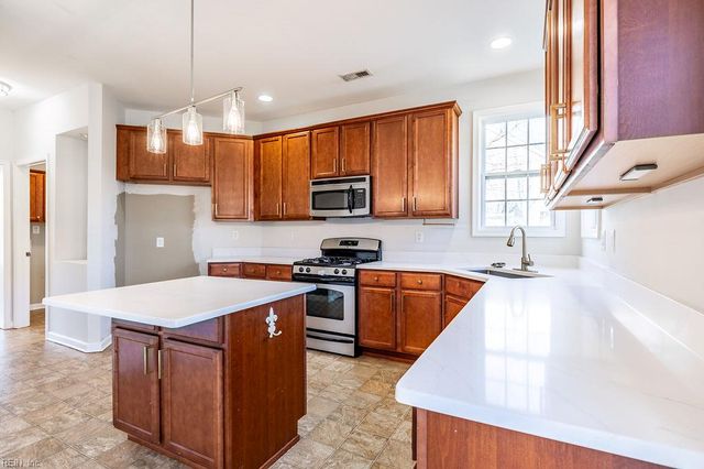 2404 Brush Creek LN, Virginia Beach, VA 23454