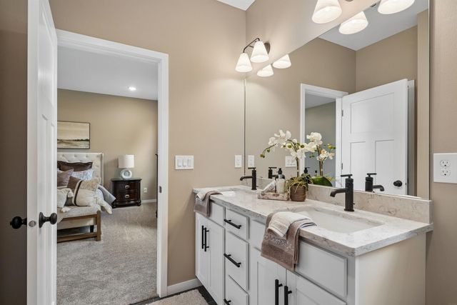 134 Sunbird Court, Waterloo, IA 50701