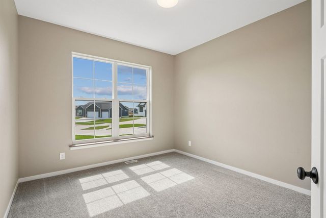 134 Sunbird Court, Waterloo, IA 50701