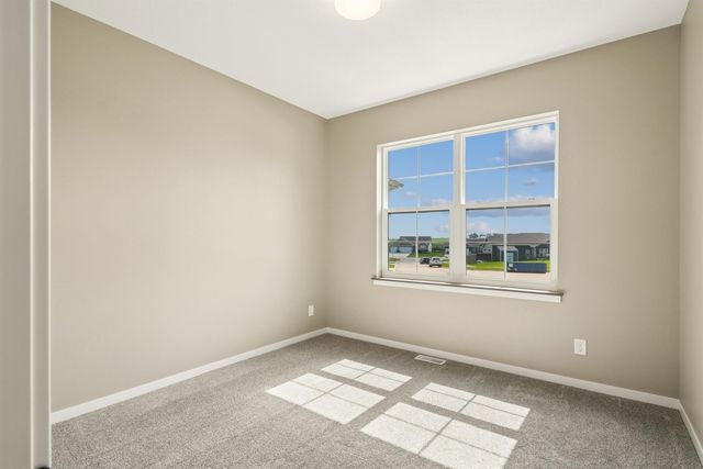 134 Sunbird Court, Waterloo, IA 50701