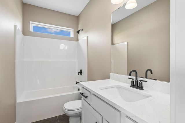 134 Sunbird Court, Waterloo, IA 50701
