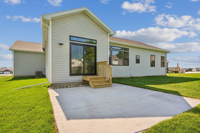 134 Sunbird Court, Waterloo, IA 50701