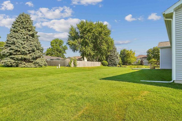 134 Sunbird Court, Waterloo, IA 50701