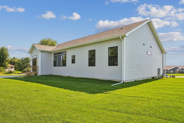 134 Sunbird Court, Waterloo, IA 50701