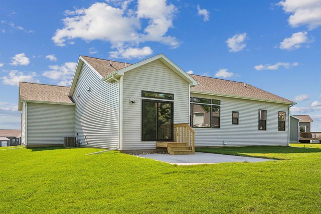134 Sunbird Court, Waterloo, IA 50701