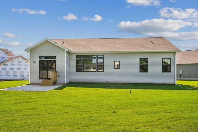 134 Sunbird Court, Waterloo, IA 50701