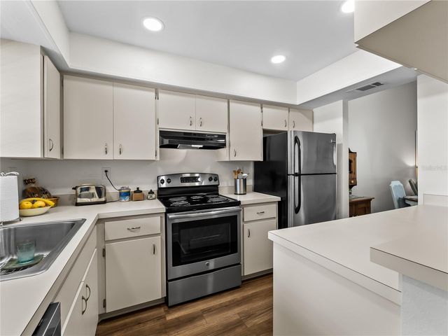 929 CAPRI ISLES BOULEVARD 27, Venice, FL 34292