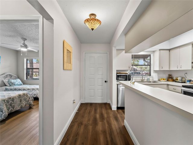 929 CAPRI ISLES BOULEVARD 27, Venice, FL 34292