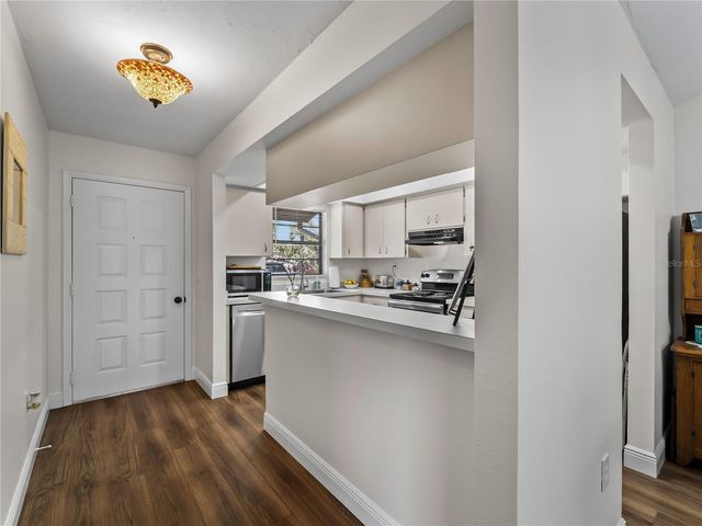 929 CAPRI ISLES BOULEVARD 27, Venice, FL 34292