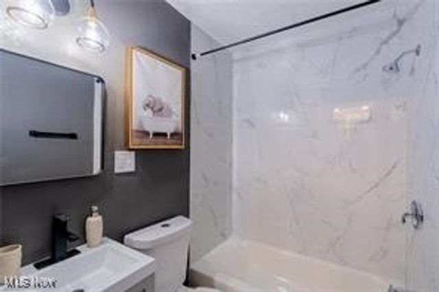 2441 Malden Road, Cleveland, OH 44121