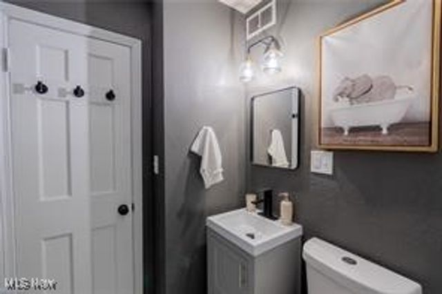 2441 Malden Road, Cleveland, OH 44121