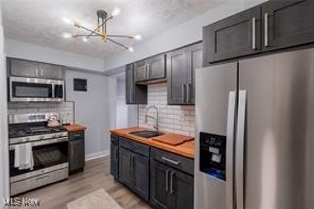 2441 Malden Road, Cleveland, OH 44121