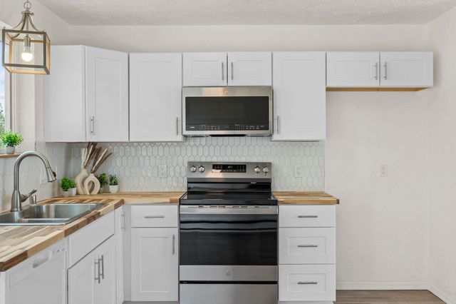 20710 E Gilbert Ave, Otis Orchards, WA 99027