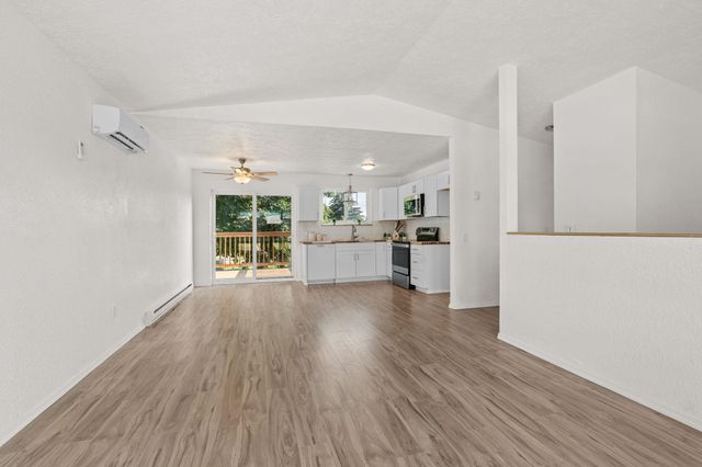 20710 E Gilbert Ave, Otis Orchards, WA 99027