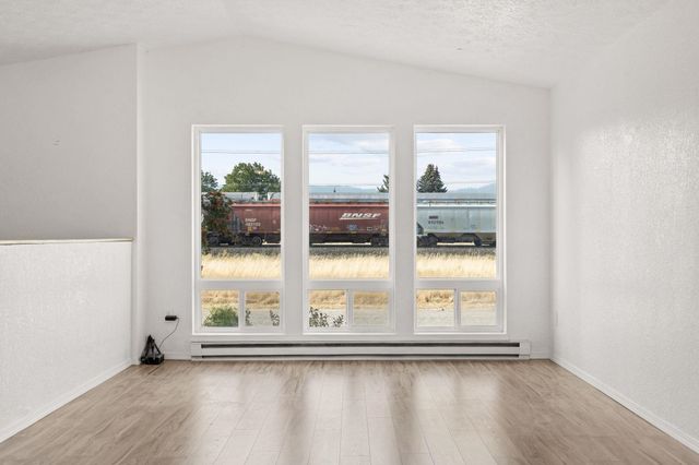 20710 E Gilbert Ave, Otis Orchards, WA 99027