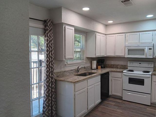 8402 Fathom CIR 107, Austin, TX 78750