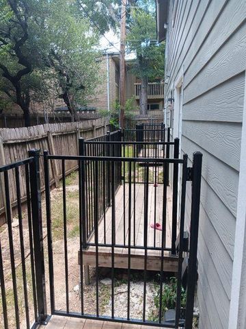 8402 Fathom CIR 107, Austin, TX 78750