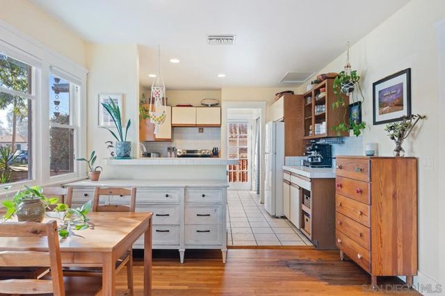 1042 Lincoln Ave, San Diego, CA 92103