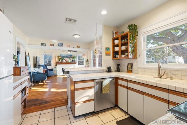 1042 Lincoln Ave, San Diego, CA 92103