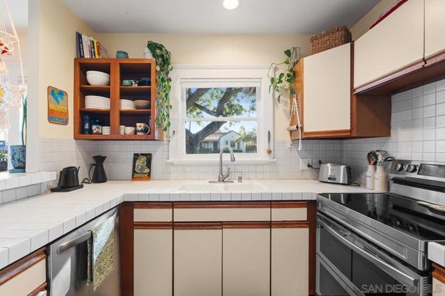 1042 Lincoln Ave, San Diego, CA 92103