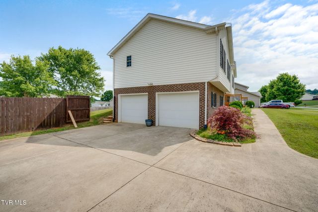 2020 Cody Cove, Bluff City, TN 37618