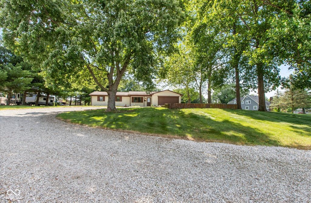 3063 Jay Dee Lane, Greenwood, IN 46143