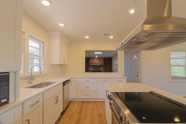 2711 Wood Street, Jonesboro, AR 72401