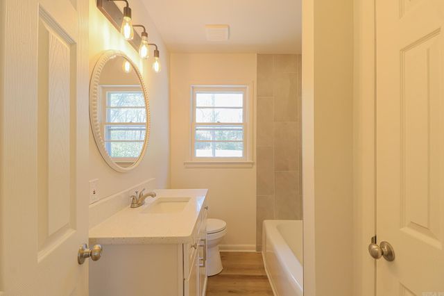 2711 Wood Street, Jonesboro, AR 72401