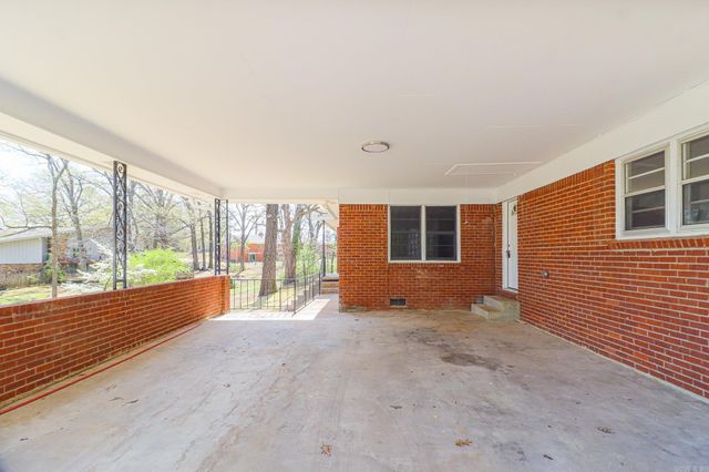 2711 Wood Street, Jonesboro, AR 72401