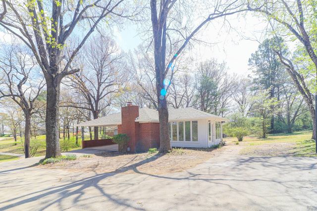 2711 Wood Street, Jonesboro, AR 72401