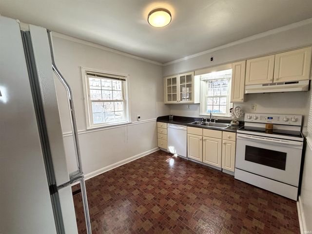 911 Oak Hill Road, Evansville, IN 47711