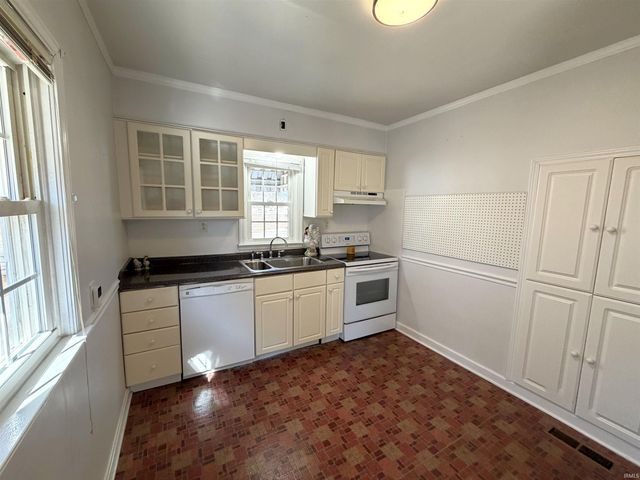 911 Oak Hill Road, Evansville, IN 47711