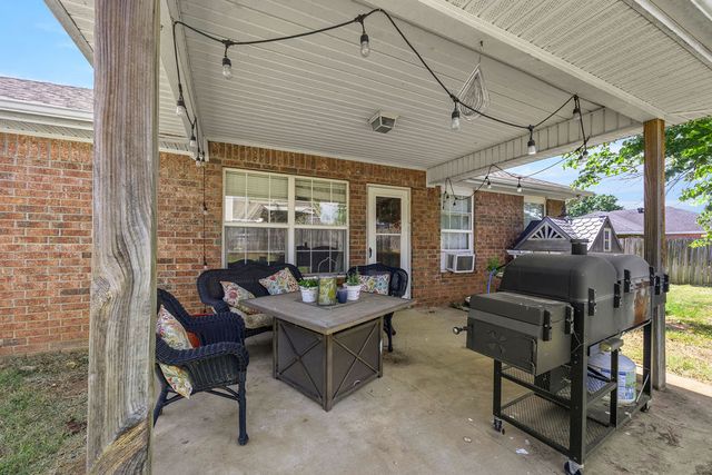 112 Green Acres Street, Lowell, AR 72745