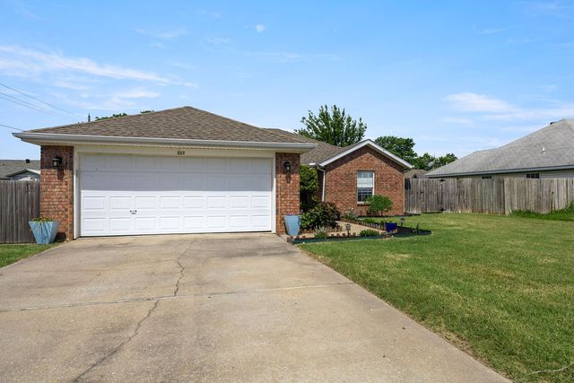 112 Green Acres Street, Lowell, AR 72745