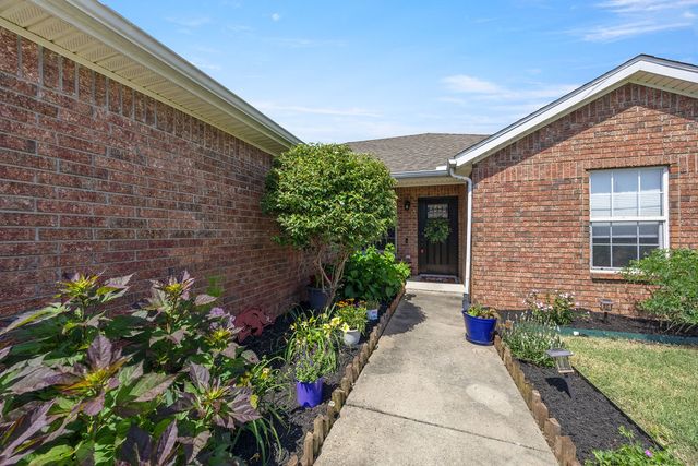 112 Green Acres Street, Lowell, AR 72745