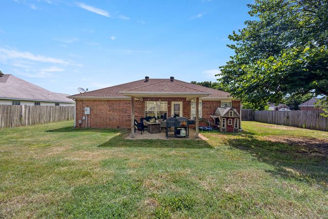 112 Green Acres Street, Lowell, AR 72745